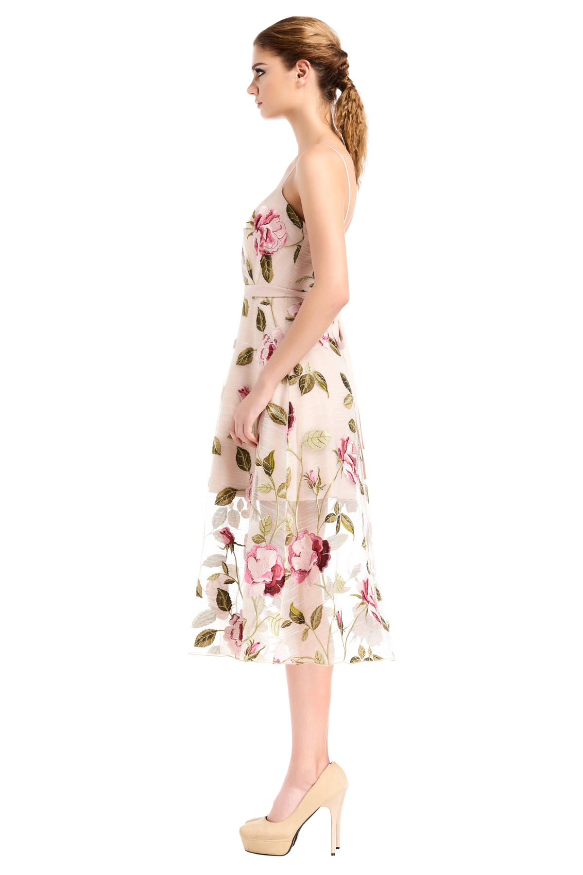 WEE Brand, dress, floral dress, print dress, creme dress, long dress. party dress, designer dress, outfit, fashion, ชุดแบรนด์เนม, เช่าชุด, เดรส, เดรสยาว, ชุดออกงาน, ชุดปาร์ตี้