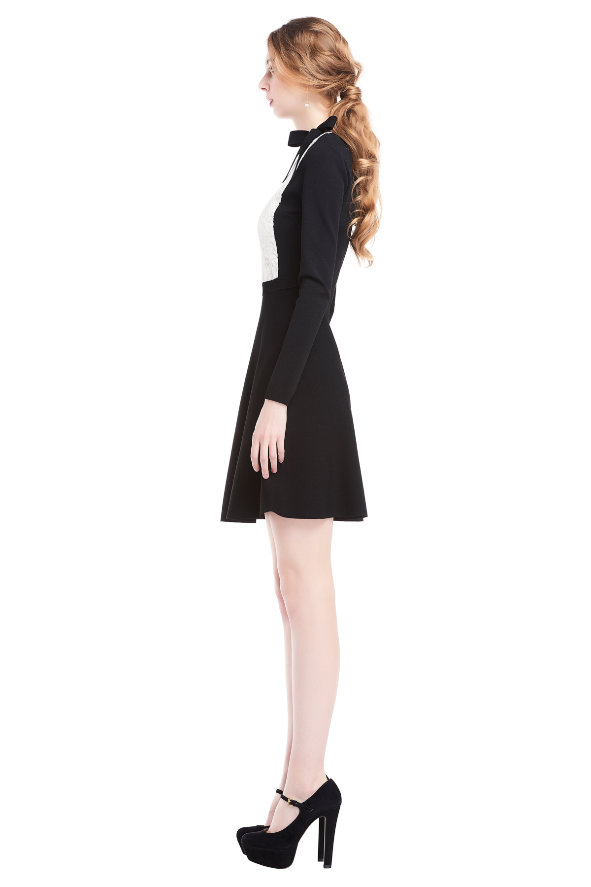 Valentino, dress, mini dress, white dress, black dress, short dress. party dress, designer dress, outfit, fashion, designer clothes, ชุดแบรนด์เนม, เช่าชุด, เดรส, เดรสสั้น, ชุดออกงาน, ชุดปาร์ตี้, ชุดไปเที่ยว